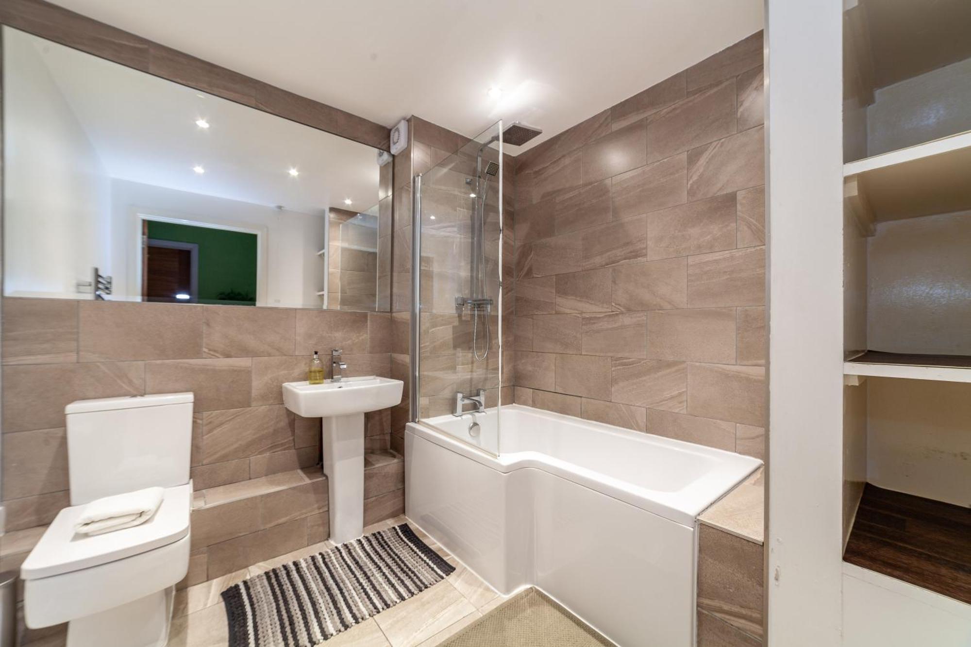 Magnificent 2 Bedroom Flat, Caledonian Road Apartment